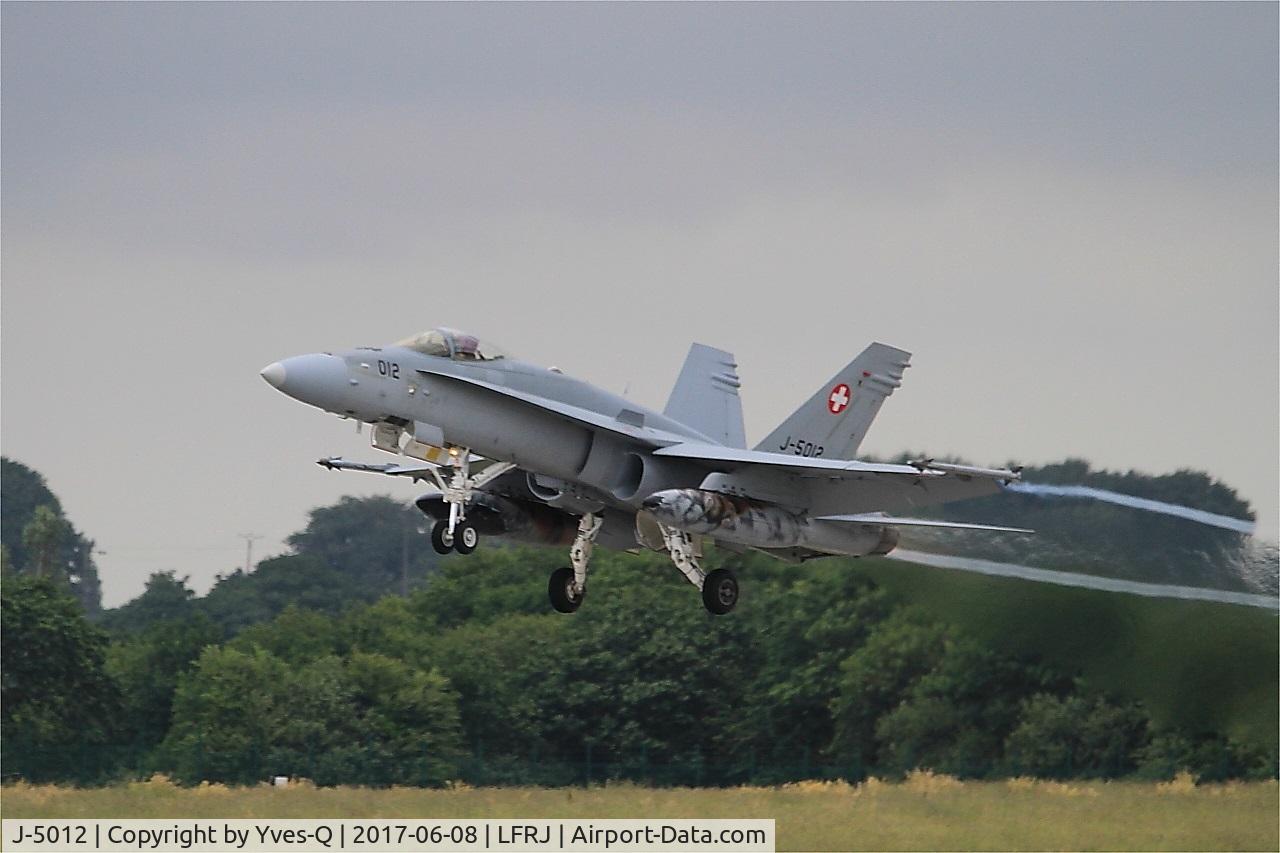 J-5012, McDonnell Douglas F/A-18C Hornet C/N 1352/SFC012, McDonnell Douglas FA-18C Hornet, Take off rwy 26, Landivisiau Naval Air Base (LFRJ) Tiger Meet 2017