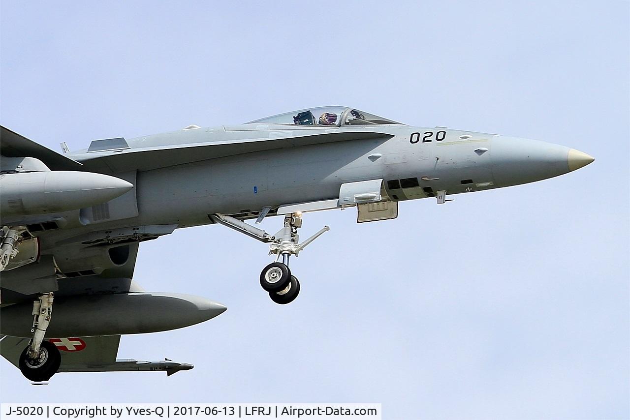 J-5020, McDonnell Douglas F/A-18C Hornet C/N 1369/SFC020, McDonnell Douglas FA-18C Hornet, On final rwy 08, Landivisiau Naval Air Base (LFRJ) Tiger Meet 2017