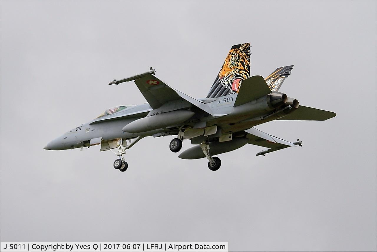 J-5011, McDonnell Douglas F/A-18C Hornet C/N 1351, McDonnell Douglas FA-18C Hornet, Short approach rwy 26, Landivisiau Naval Air Base (LFRJ) Tiger Meet 2017