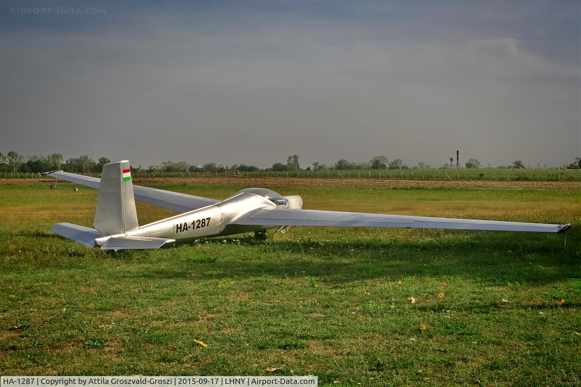 HA-1287, 1988 Let L-13 SE VIVAT C/N 890323, LHNY - Nyíregyháza Airport, Hungary