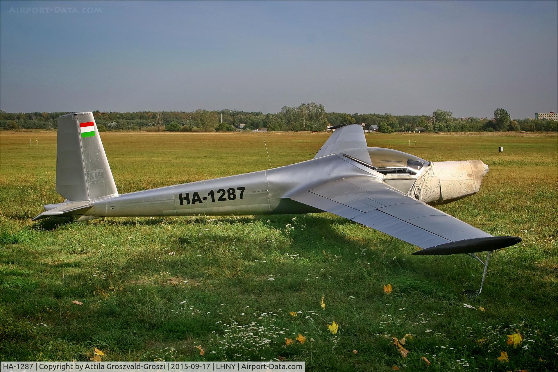 HA-1287, 1988 Let L-13 SE VIVAT C/N 890323, LHNY - Nyíregyháza Airport, Hungary