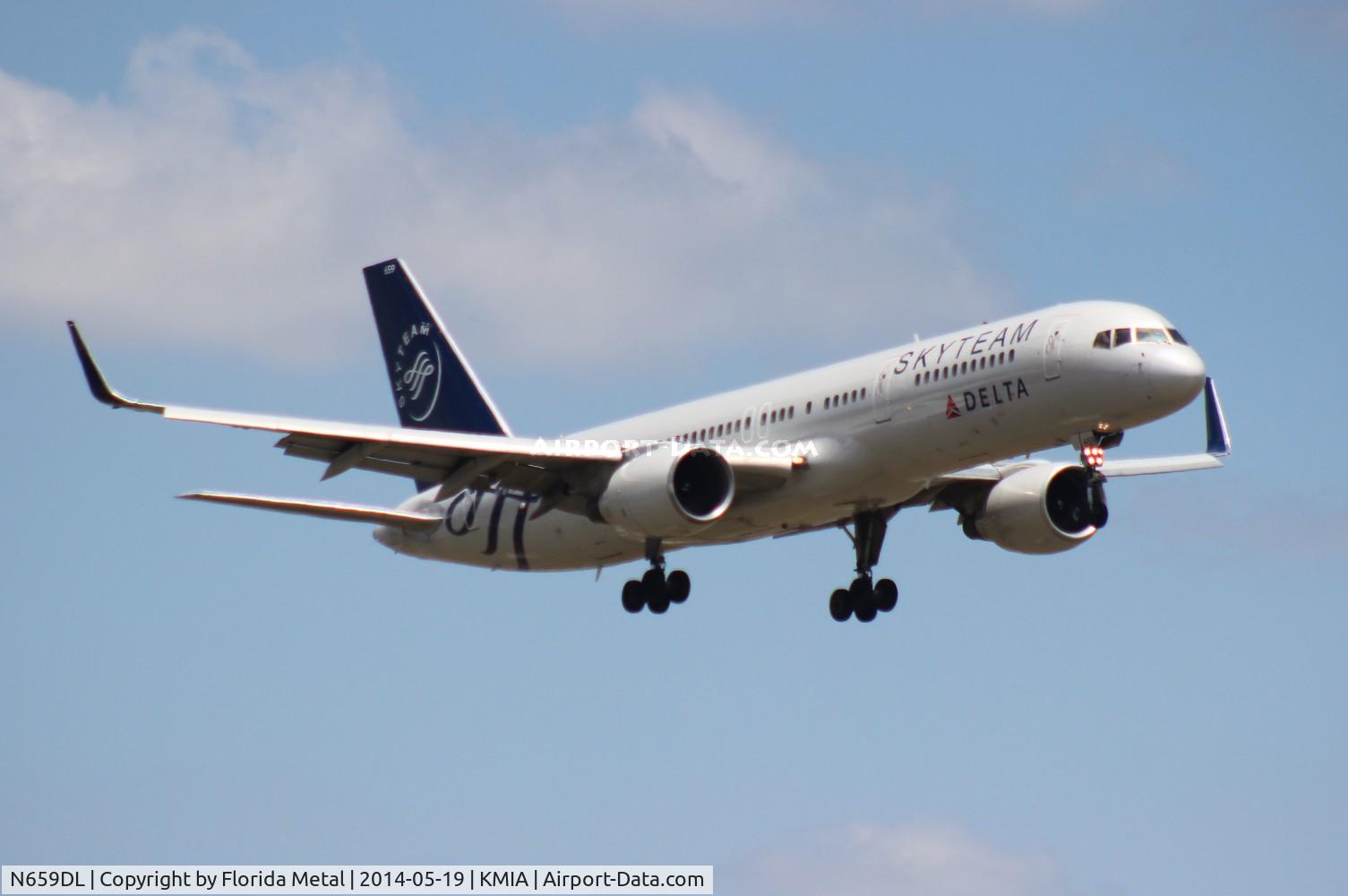 N659DL, 1990 Boeing 757-232 C/N 24421, MIA 2014