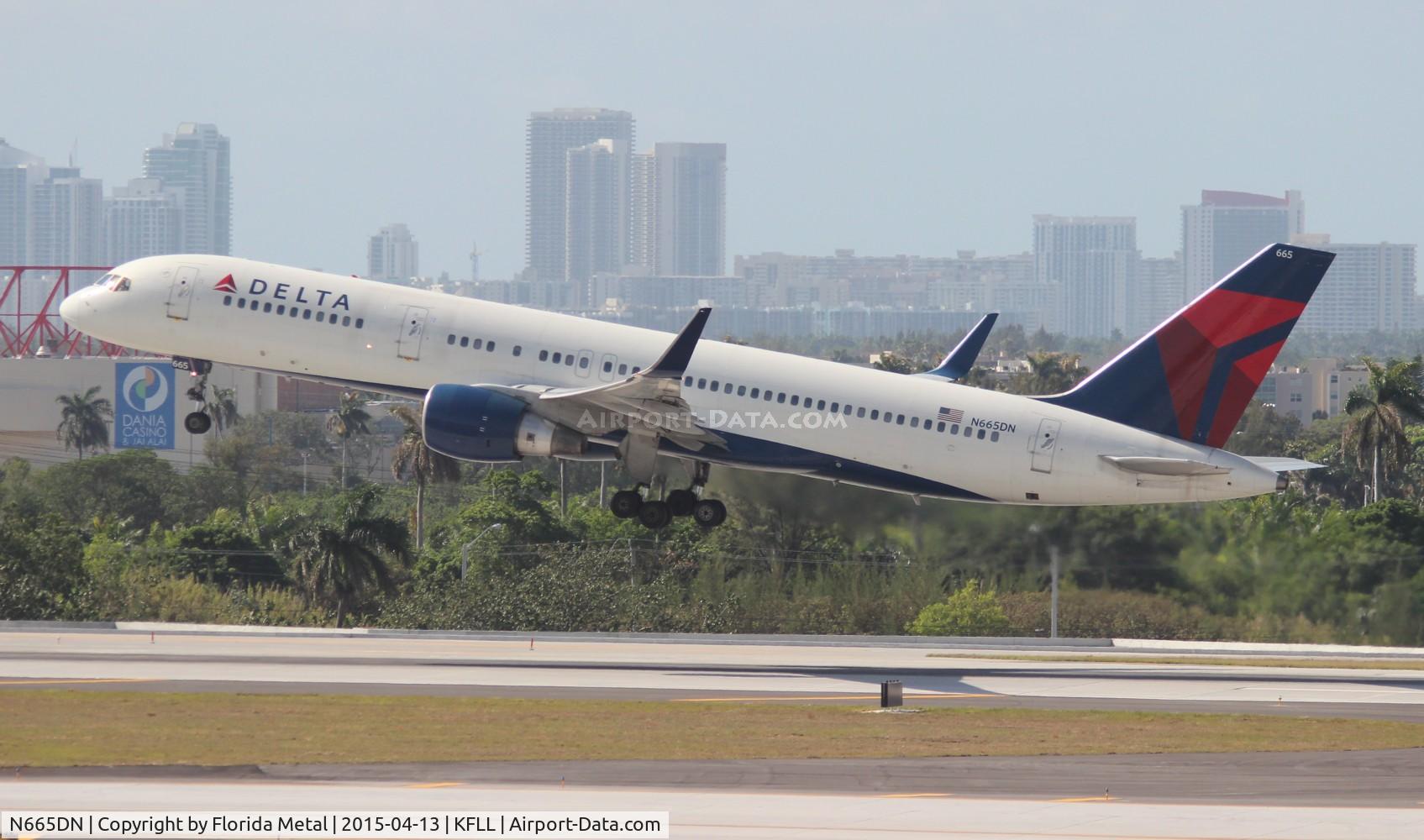 N665DN, 1991 Boeing 757-232 C/N 25013, FLL 2015