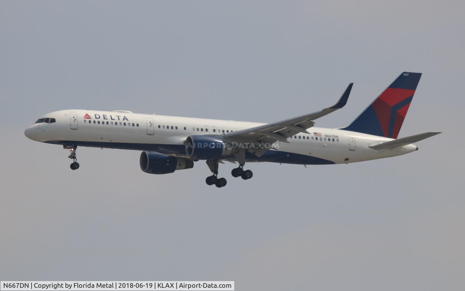 N667DN, 1991 Boeing 757-232 C/N 25035, LAX 2018