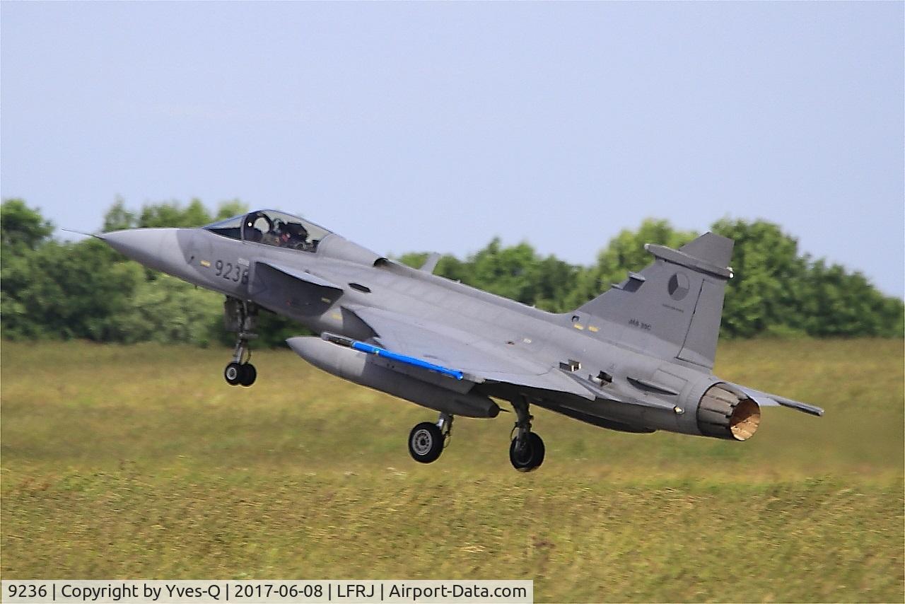 9236, Saab JAS-39C Gripen C/N 39236, Saab JAS-39C Gripen, Take off rwy 26, Landivisiau Naval Air Base (LFRJ) Tiger Meet 2017