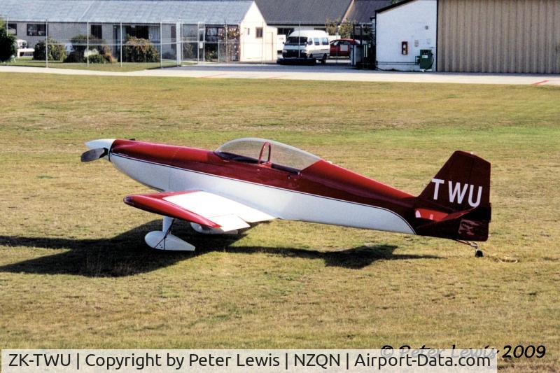 ZK-TWU, Harmon Rocket II C/N 04, A J Fairfax, Queenstown - 2004