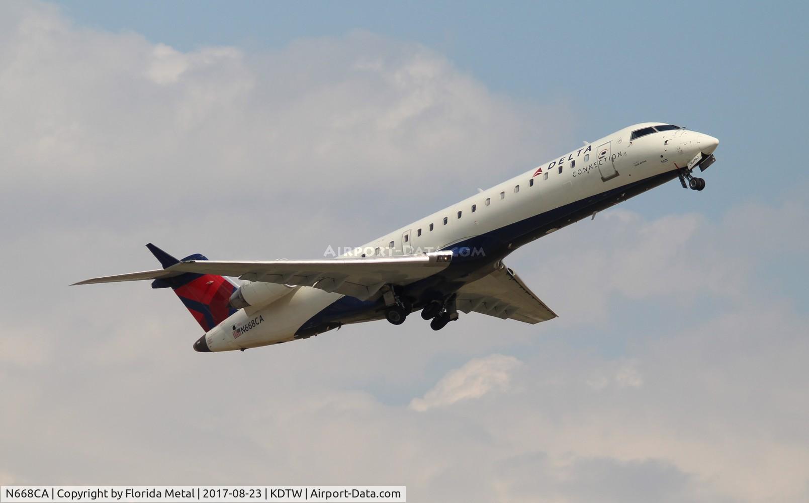 N668CA, 2004 Bombardier CRJ-700 (CL-600-2C10) Regional Jet C/N 10162, DTW 2017