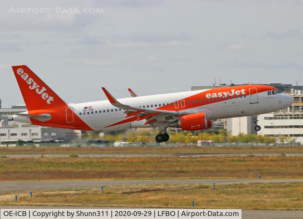 OE-ICB, 2015 Airbus A320-214 C/N 6606, Landing rwy 32R in new c/s with additional 'Lisa Spriggs' nickname