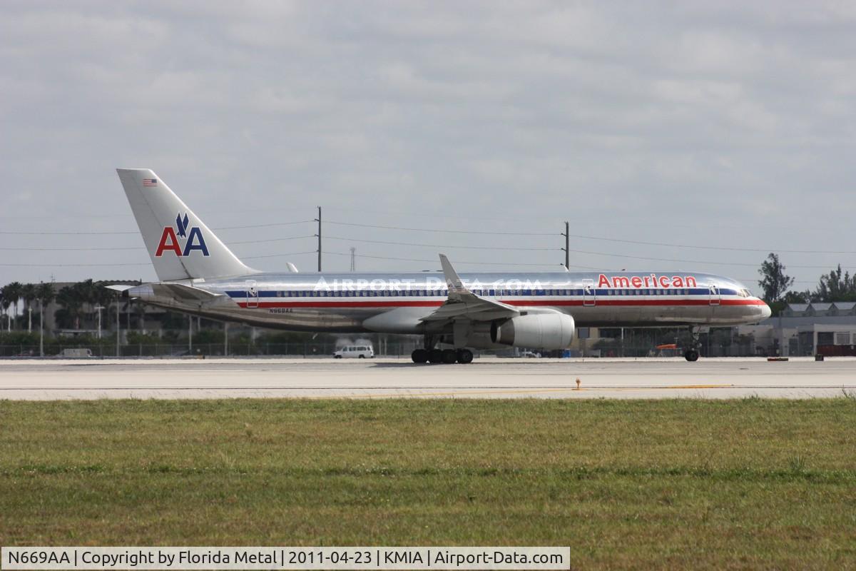 N669AA, 1992 Boeing 757-223 C/N 25334, MIA 2011