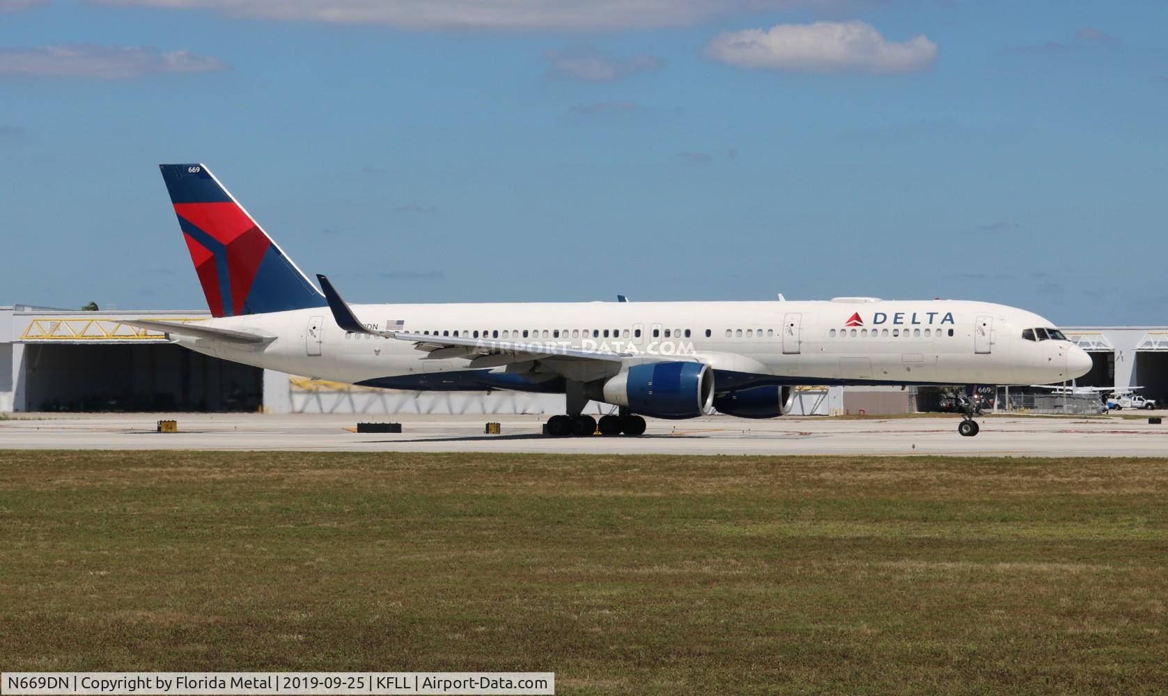 N669DN, 1991 Boeing 757-232 C/N 25142, FLL 2019