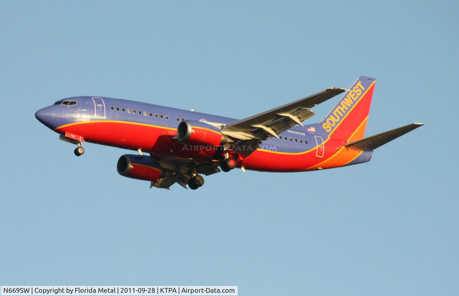 N669SW, 1987 Boeing 737-3A4 C/N 23752, TPA 2011