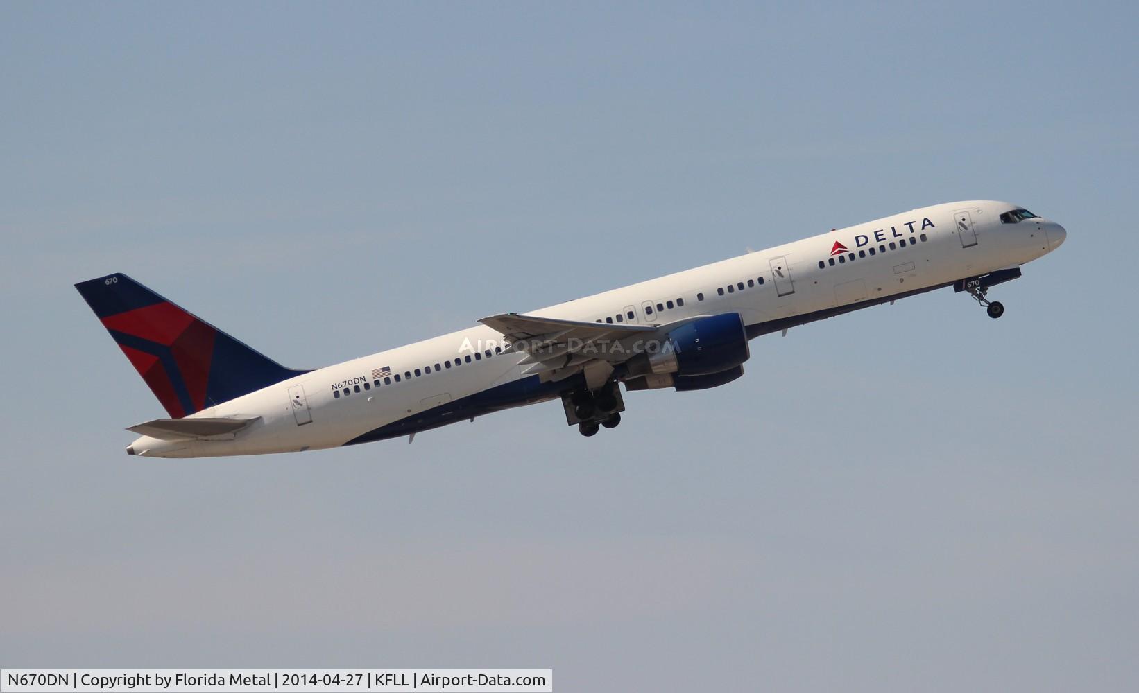 N670DN, 1992 Boeing 757-232 C/N 25331, FLL 2014