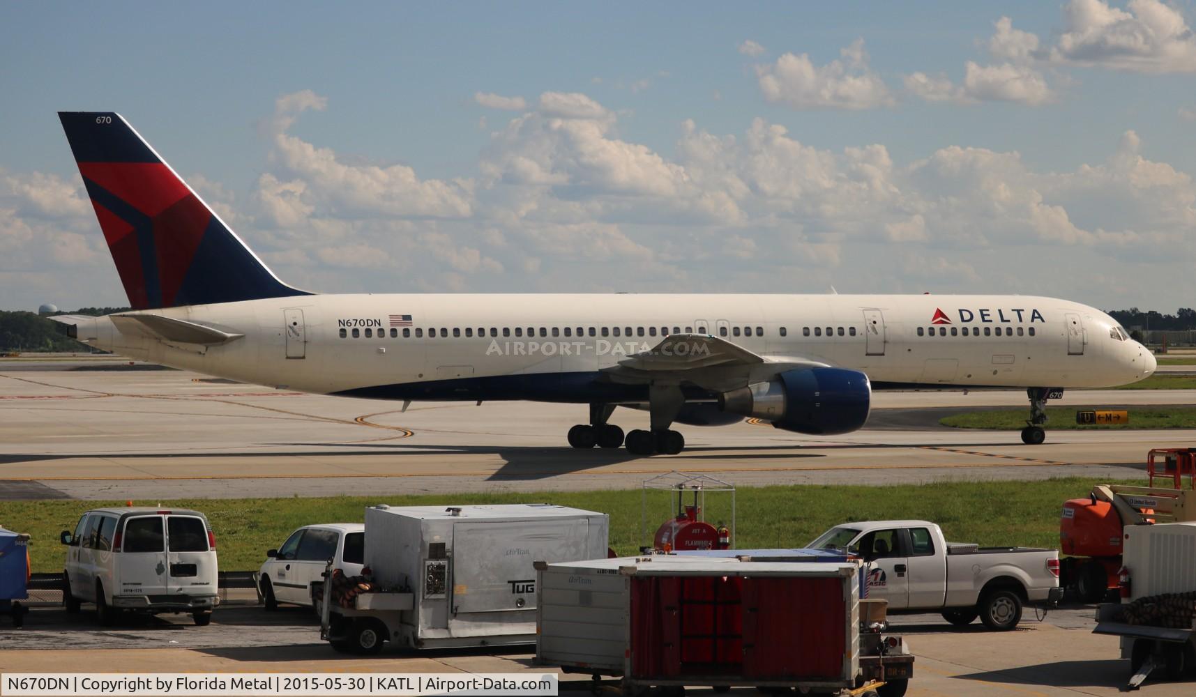 N670DN, 1992 Boeing 757-232 C/N 25331, ATL 2015