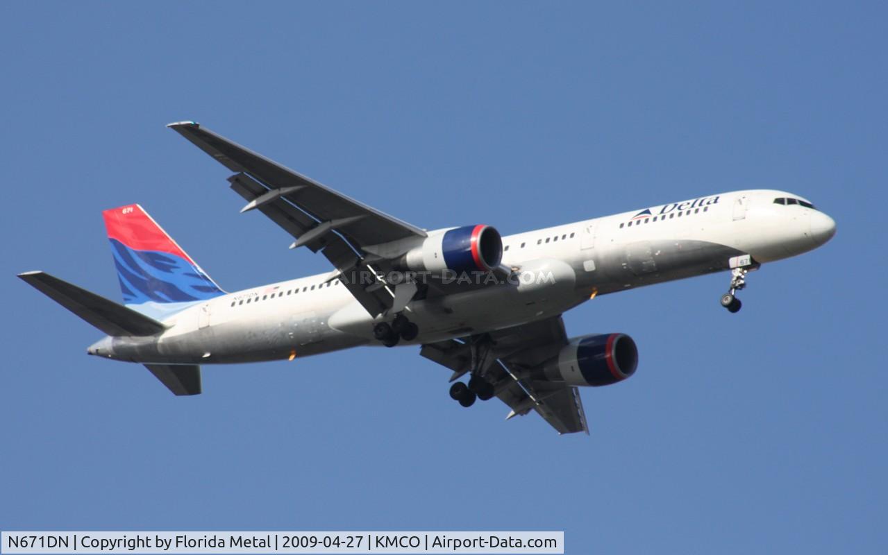N671DN, 1992 Boeing 757-232 C/N 25332, MCO 2009