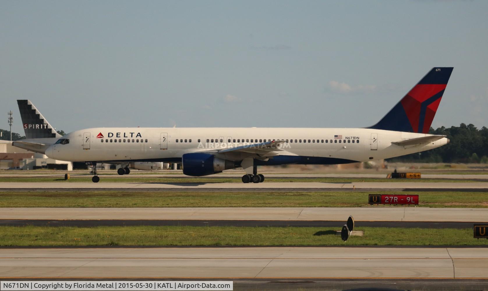 N671DN, 1992 Boeing 757-232 C/N 25332, ATL 2015
