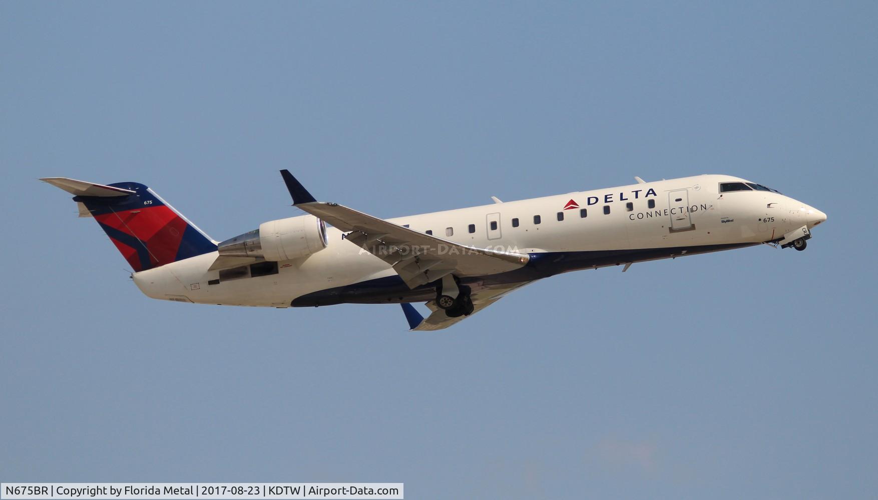 N675BR, 2002 Bombardier CRJ-200ER (CL-600-2B19) C/N 7635, DTW 2017