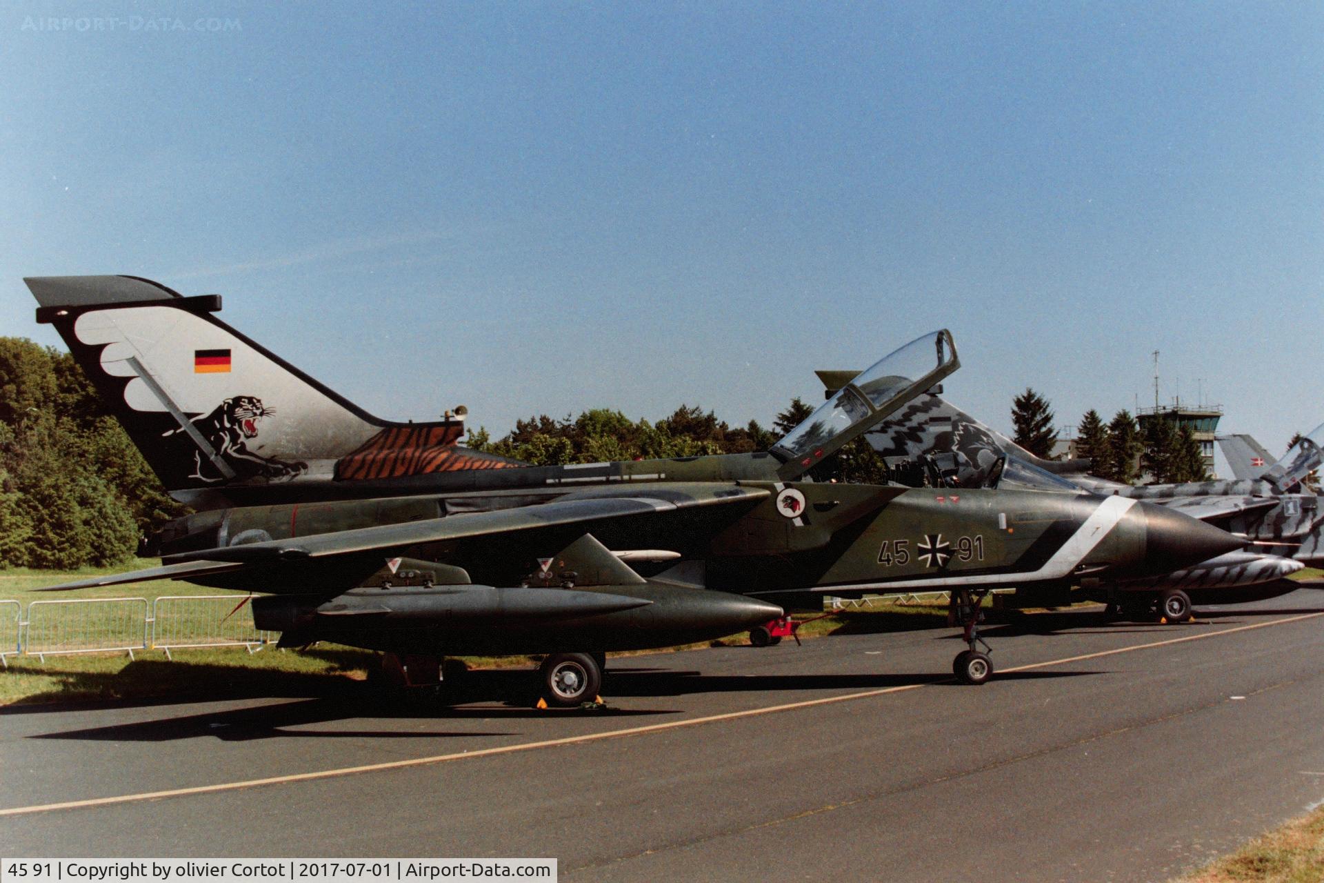 45 91, Panavia Tornado IDS C/N 722/GS232/4291, Cambrai airshow 1998
