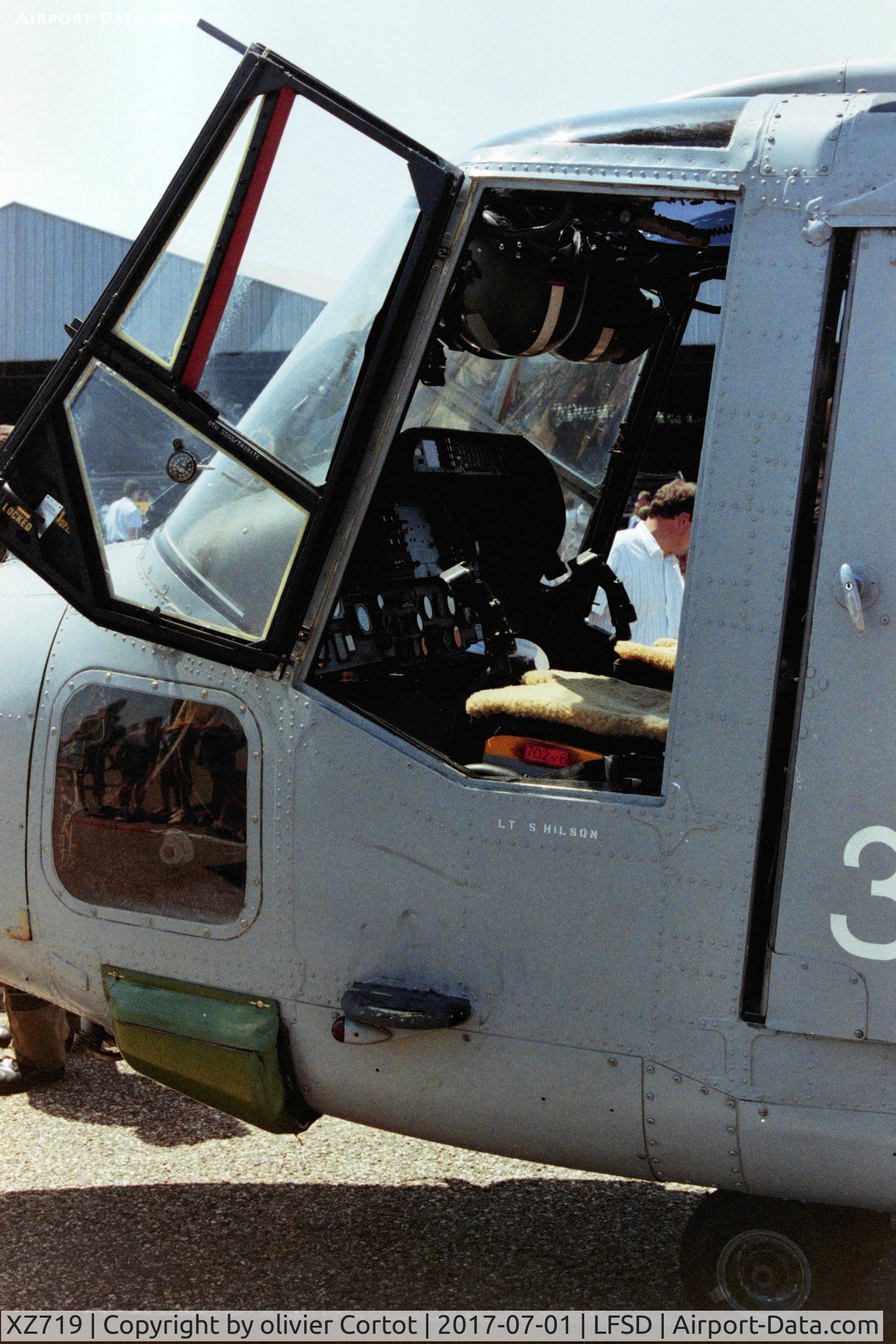 XZ719, 1980 Westland Lynx HAS.2 C/N 164, a view on the cockpit