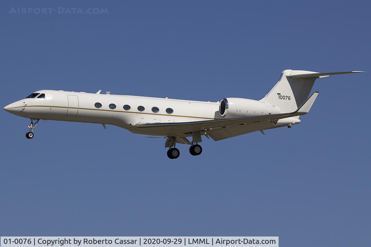 01-0076, 2001 Gulfstream Aerospace C-37A (G-V) C/N 645, Runway 31