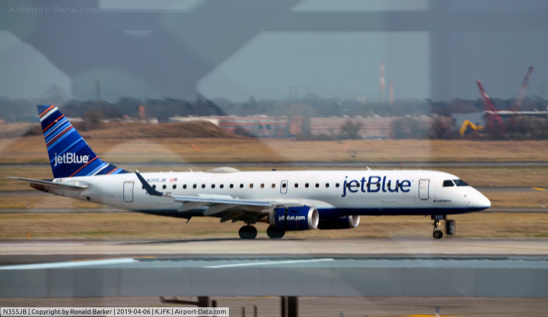 N355JB, 2013 Embraer 190AR (ERJ-190-100IGW) C/N 19000617, Landing JFK