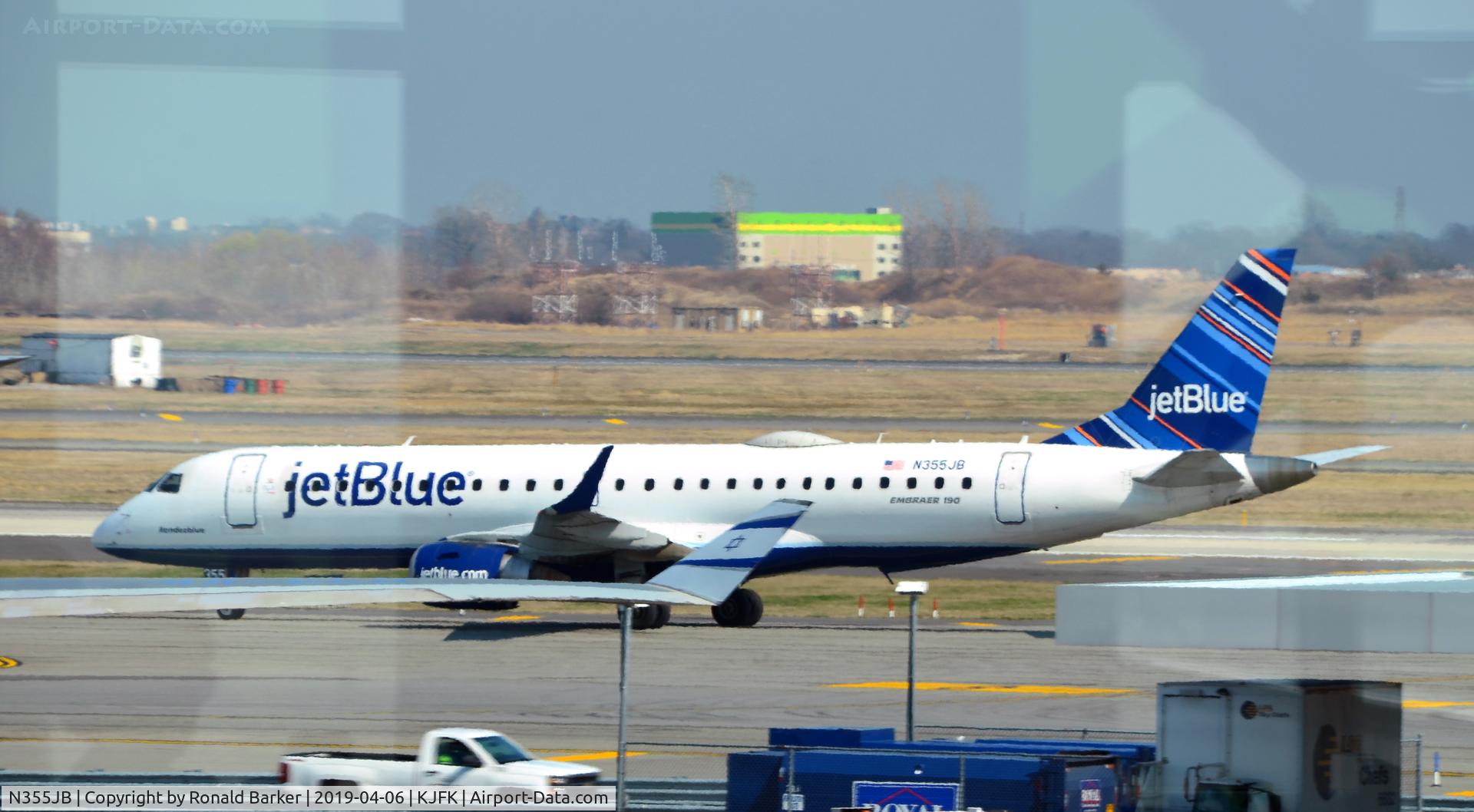 N355JB, 2013 Embraer 190AR (ERJ-190-100IGW) C/N 19000617, Taxi JFK