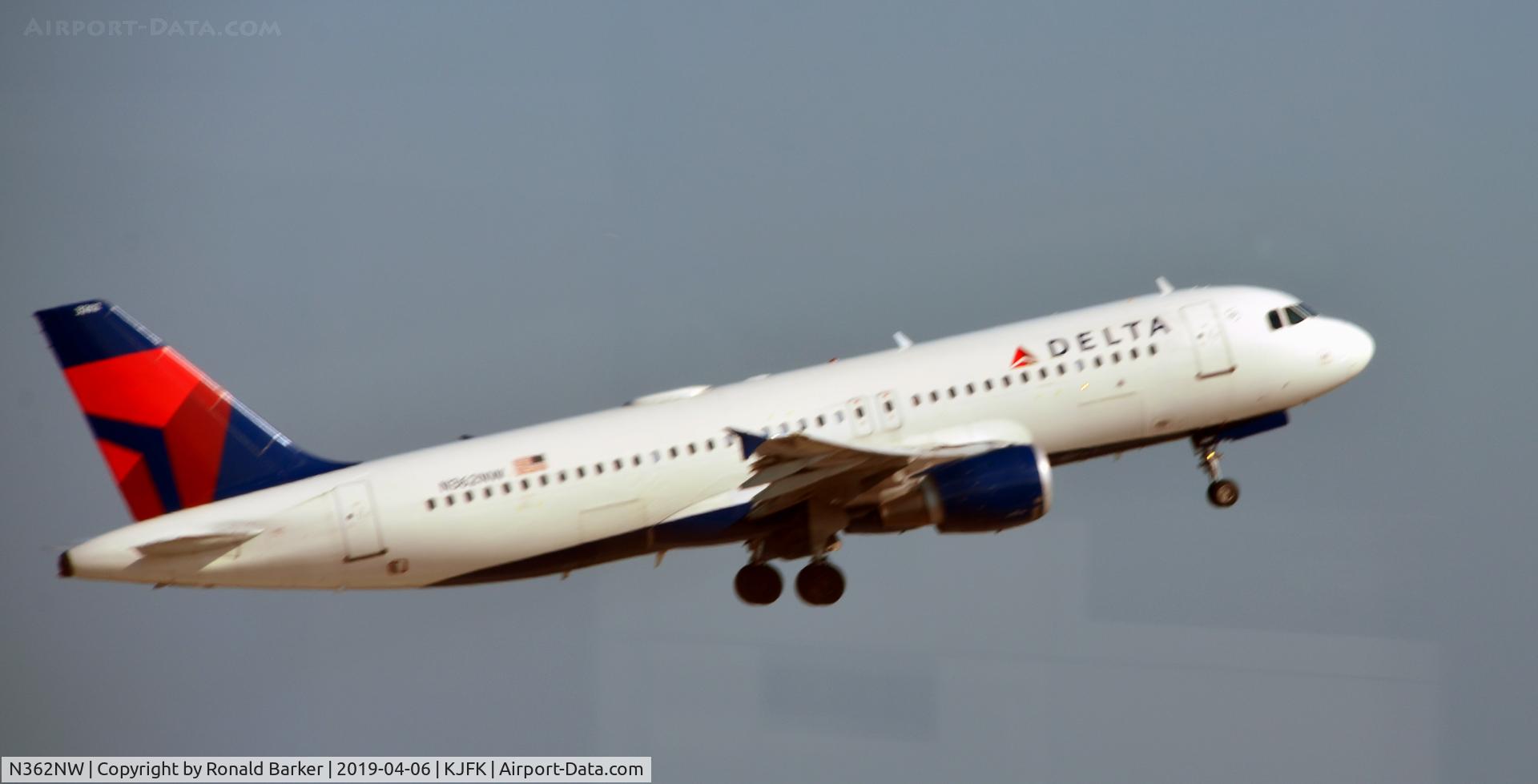 N362NW, 1998 Airbus A320-212 C/N 0911, Takeoff JFK