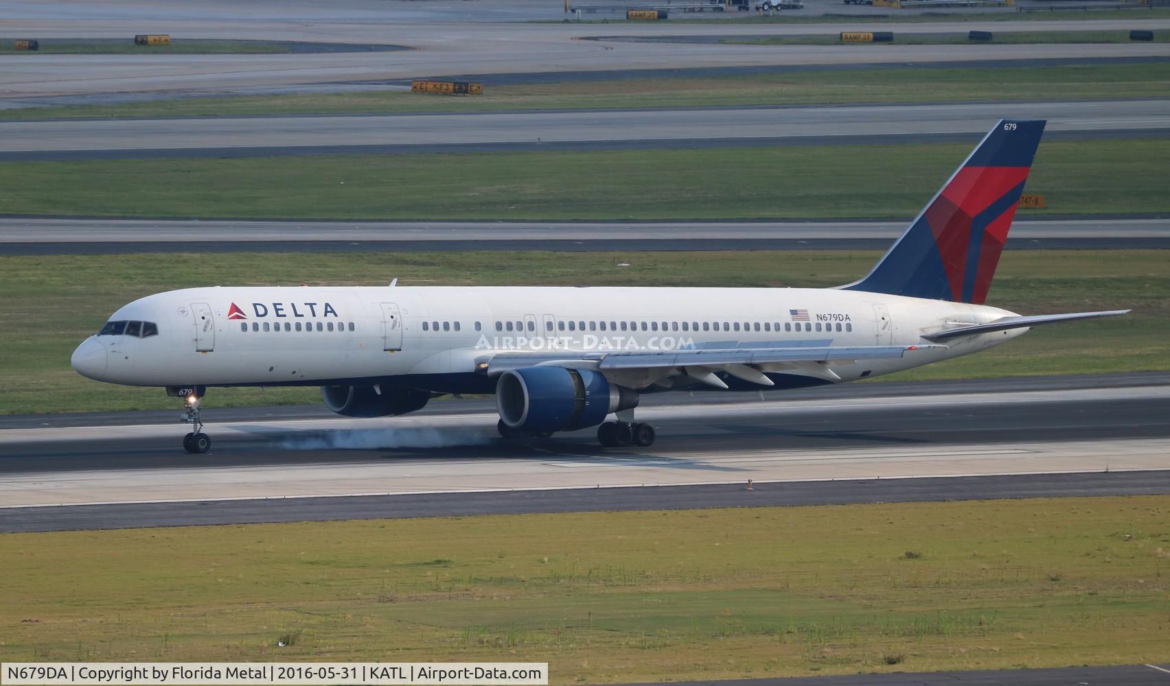 N679DA, 1992 Boeing 757-232 C/N 26955, ATL 2016