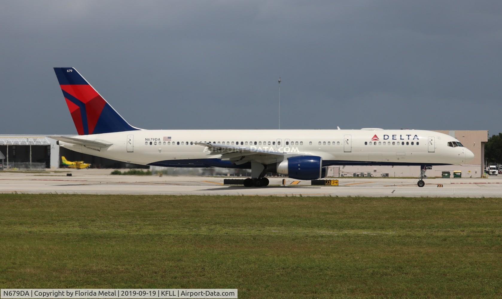 N679DA, 1992 Boeing 757-232 C/N 26955, FLL 2019