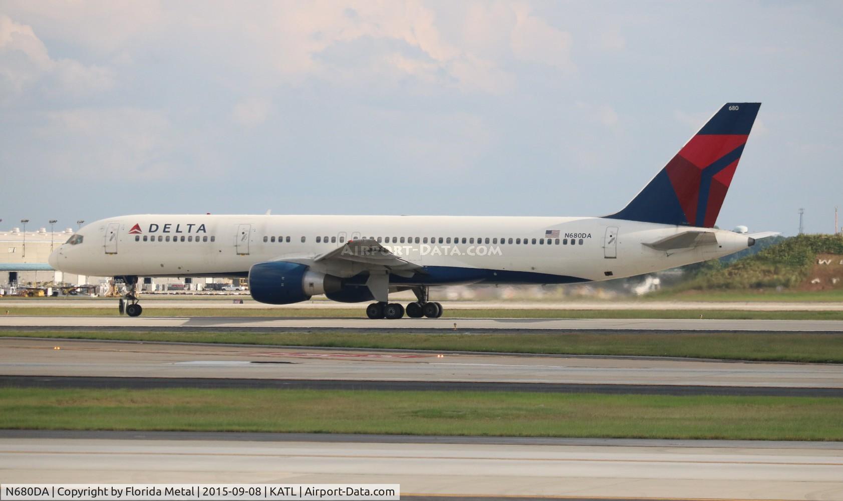 N680DA, 1992 Boeing 757-232 C/N 26956, ATL 2015