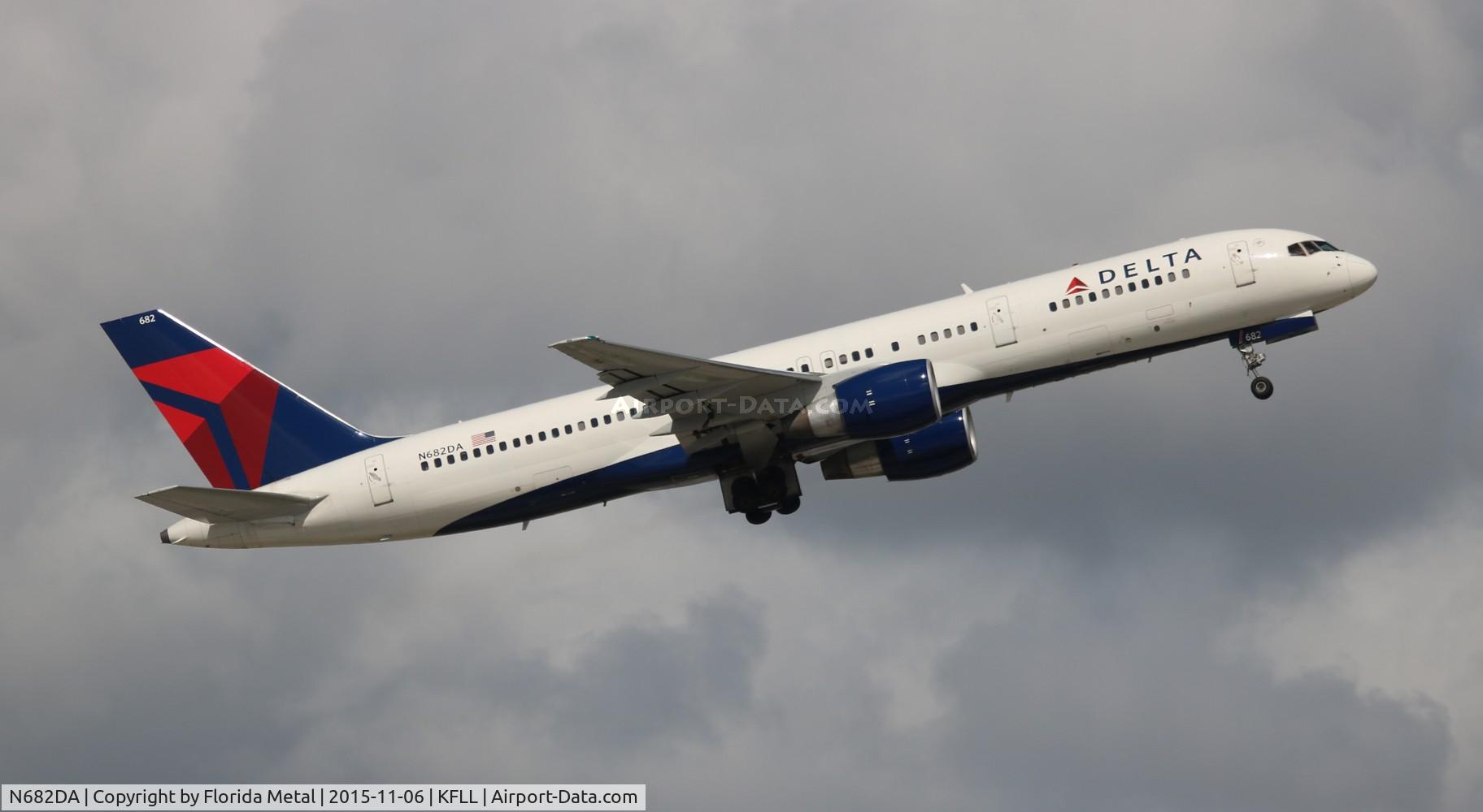 N682DA, 1993 Boeing 757-232 C/N 26958, FLL 2015