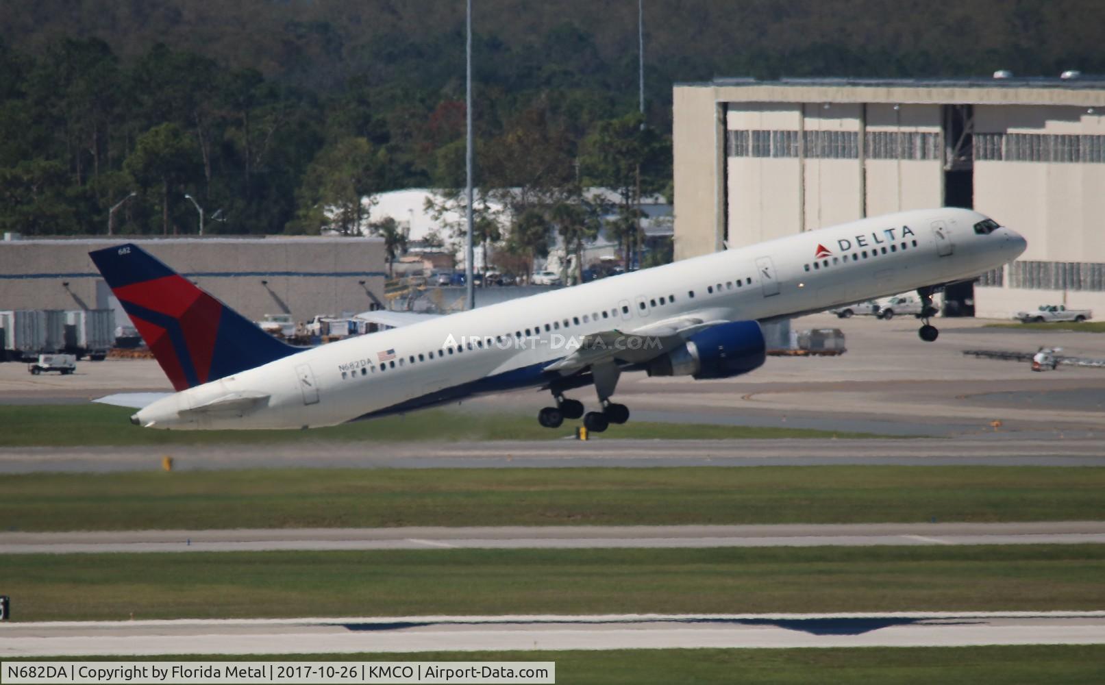 N682DA, 1993 Boeing 757-232 C/N 26958, MCO 2017