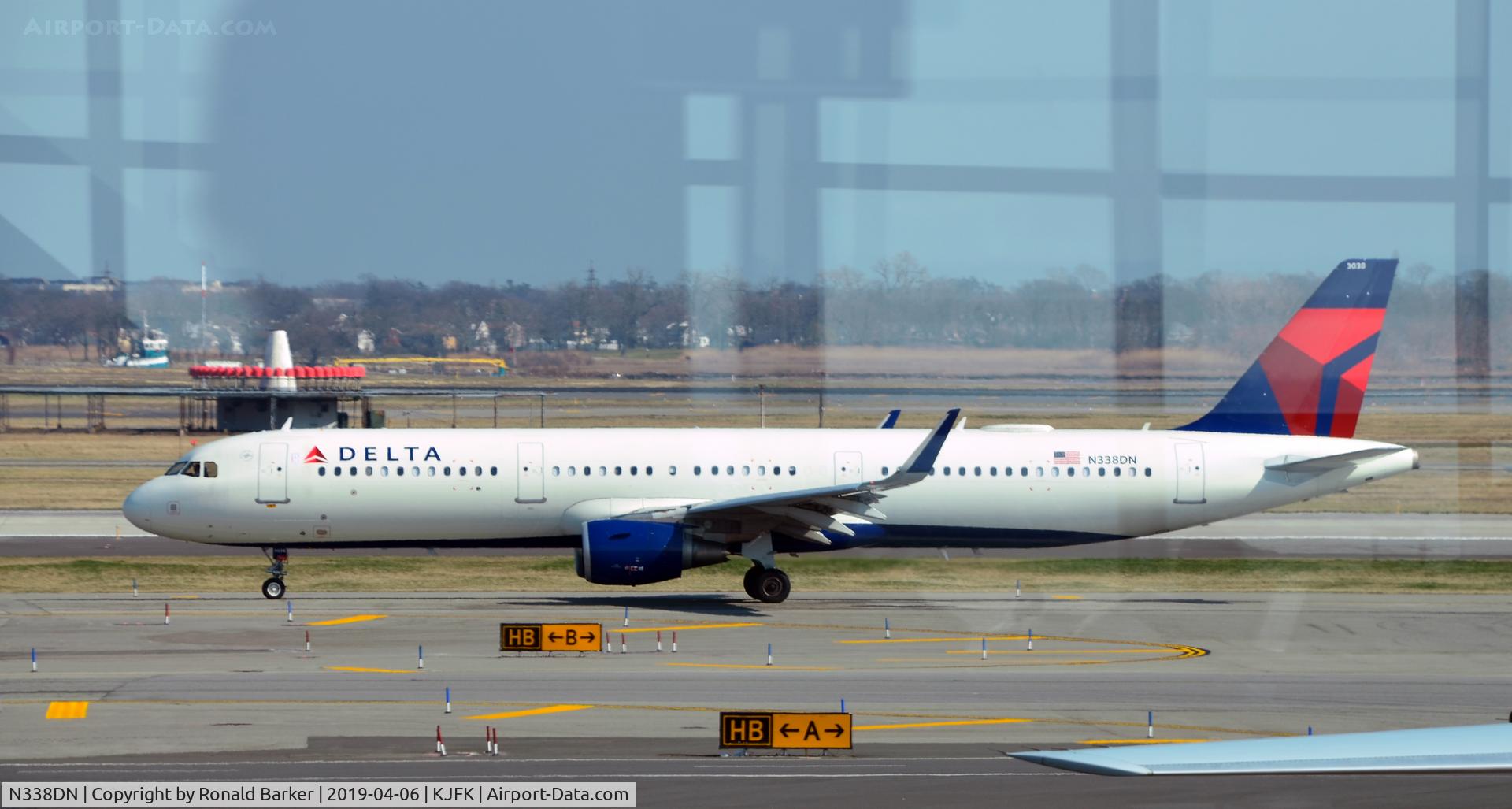 N338DN, 2018 Airbus A321-211 C/N 8078, Taxi JFK
