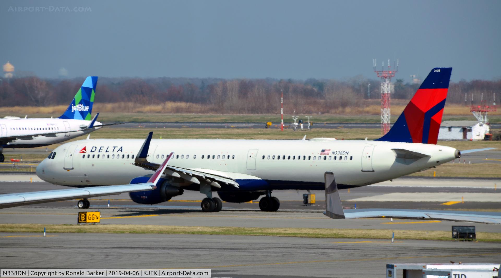 N338DN, 2018 Airbus A321-211 C/N 8078, Taxi JFK