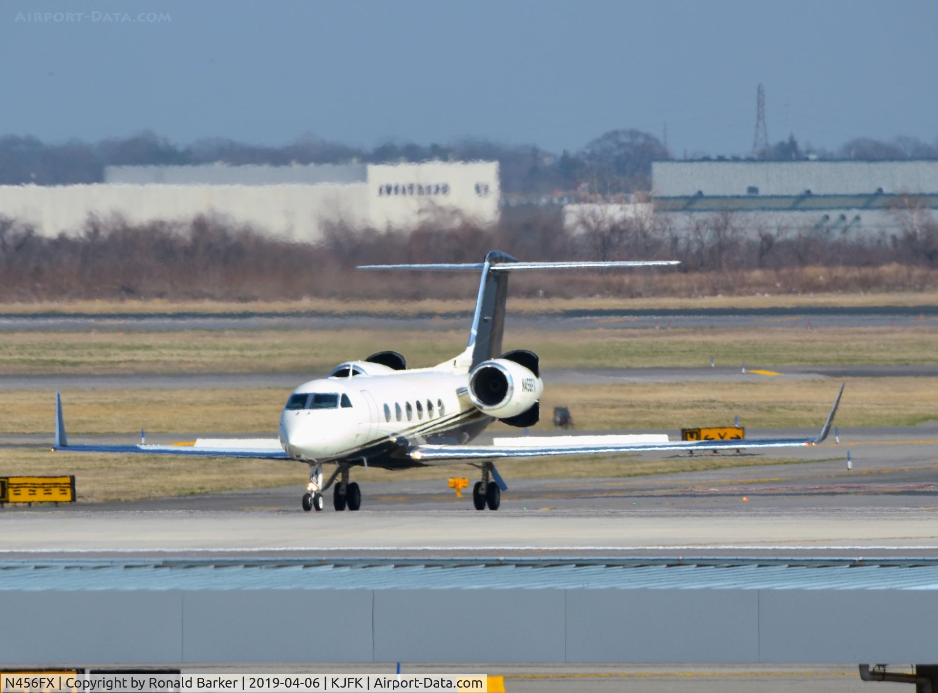 N456FX, 2008 Gulfstream Aerospace GIV-X (450) C/N 4132, Taxi JFK