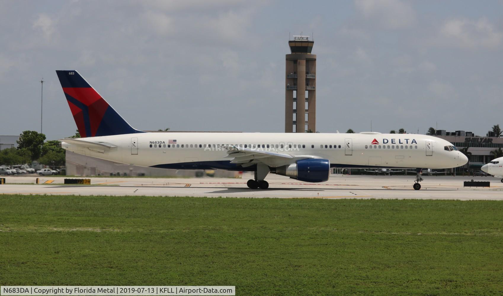 N683DA, 1993 Boeing 757-232 C/N 27103, FLL 2019