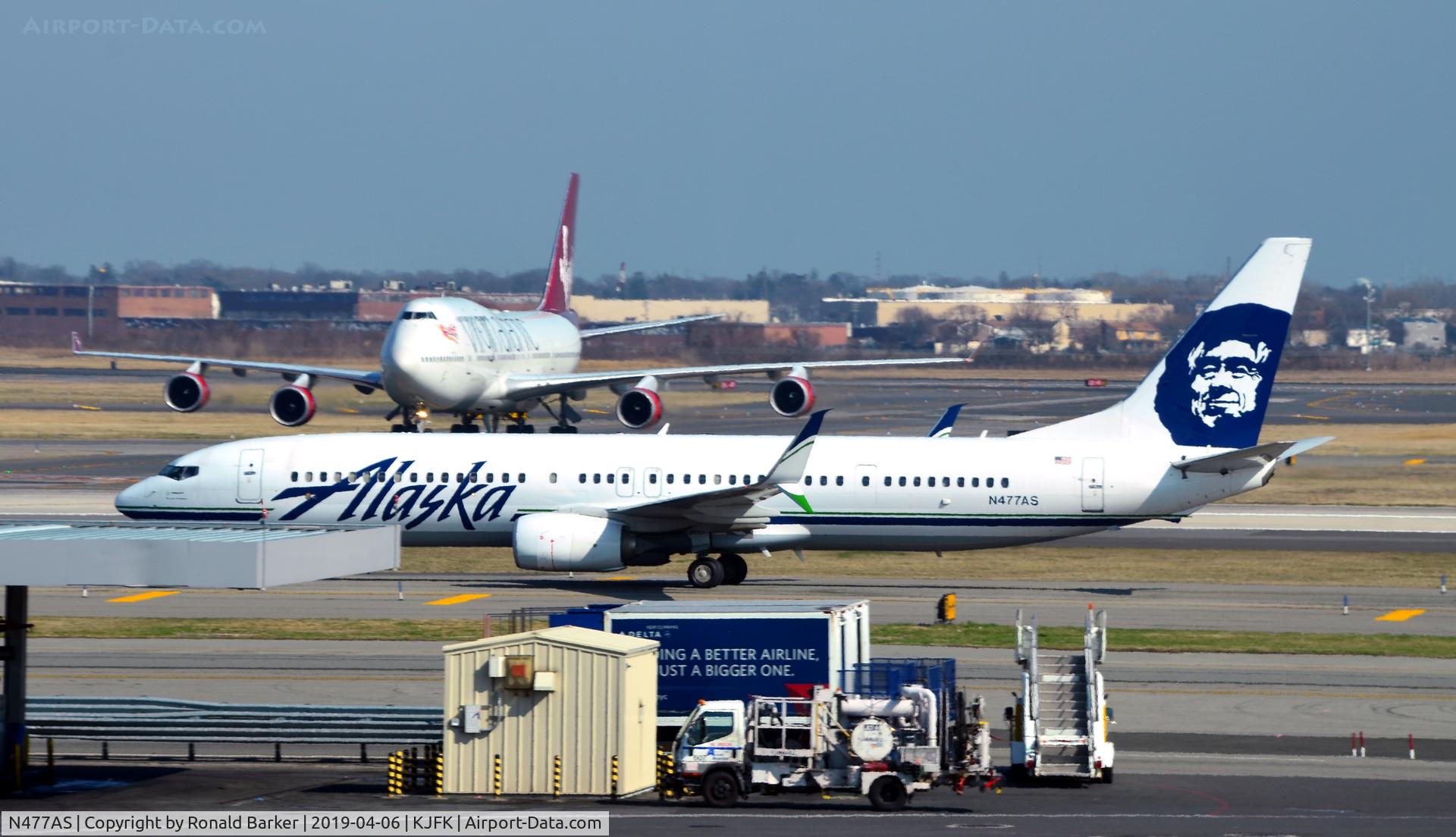 N477AS, 2015 Boeing 737-990/ER C/N 40716, Taxi to park JFK