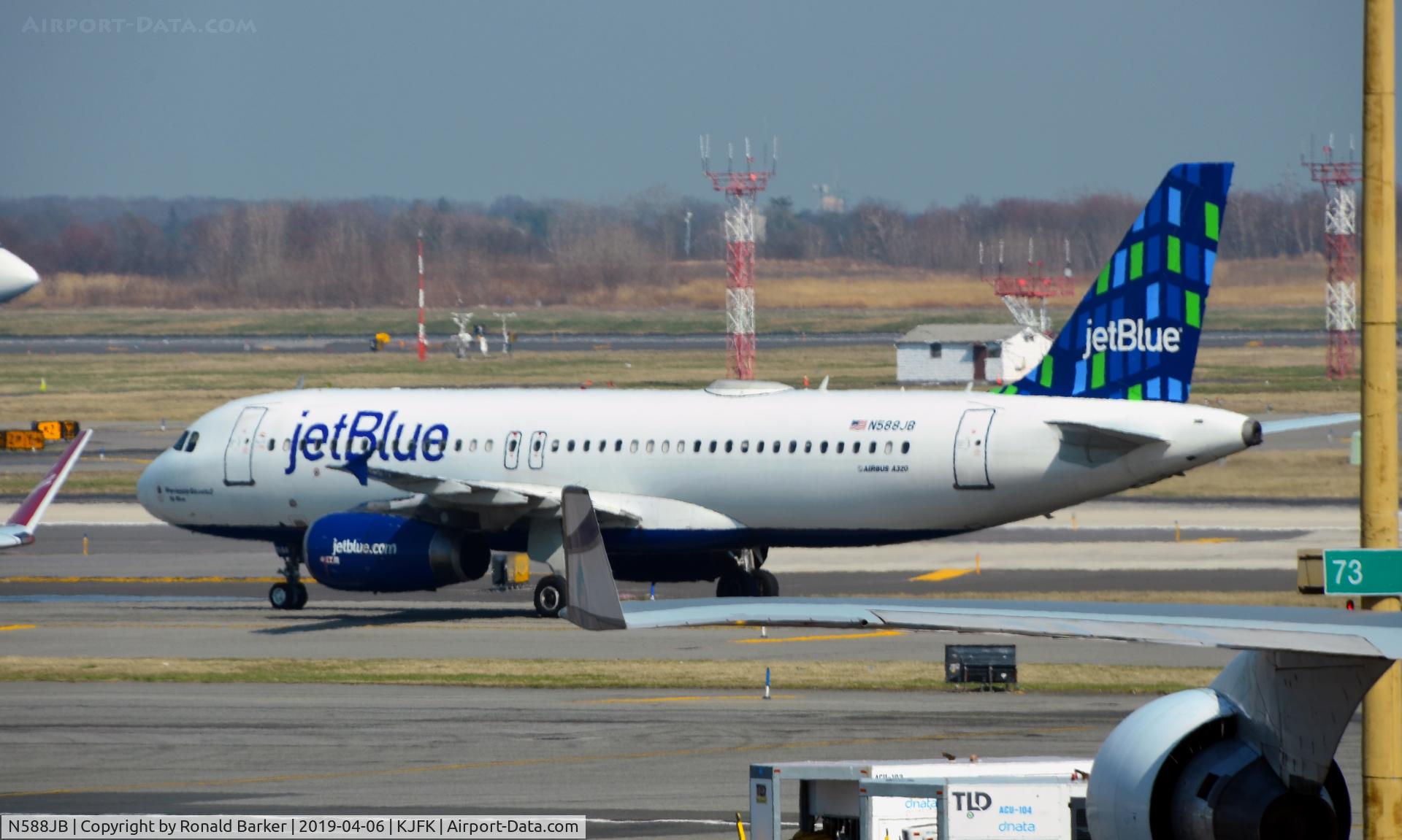 N588JB, 2004 Airbus A320-232 C/N 2201, Taxi JFK