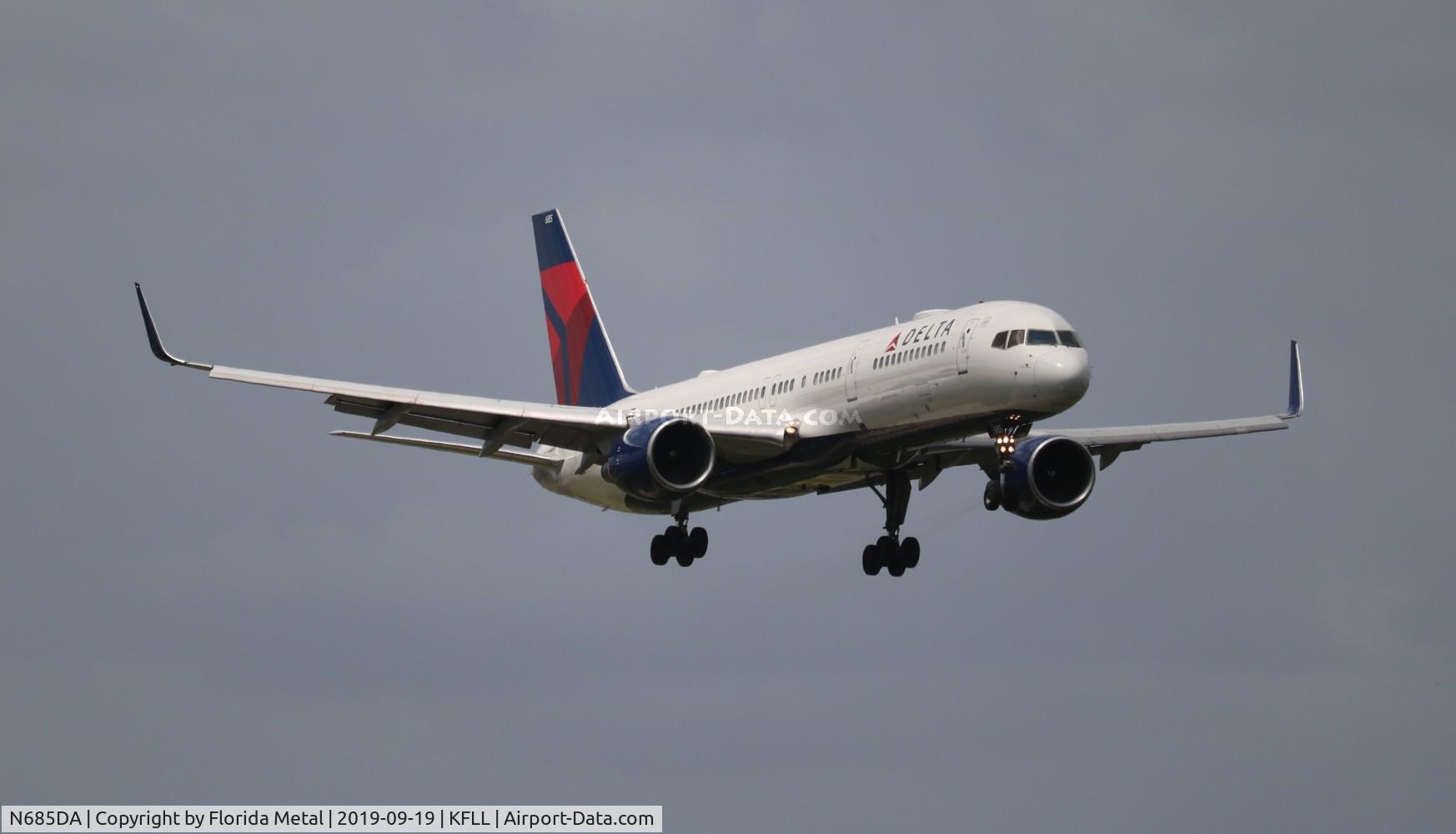 N685DA, 1995 Boeing 757-232 C/N 27588, FLL 2019