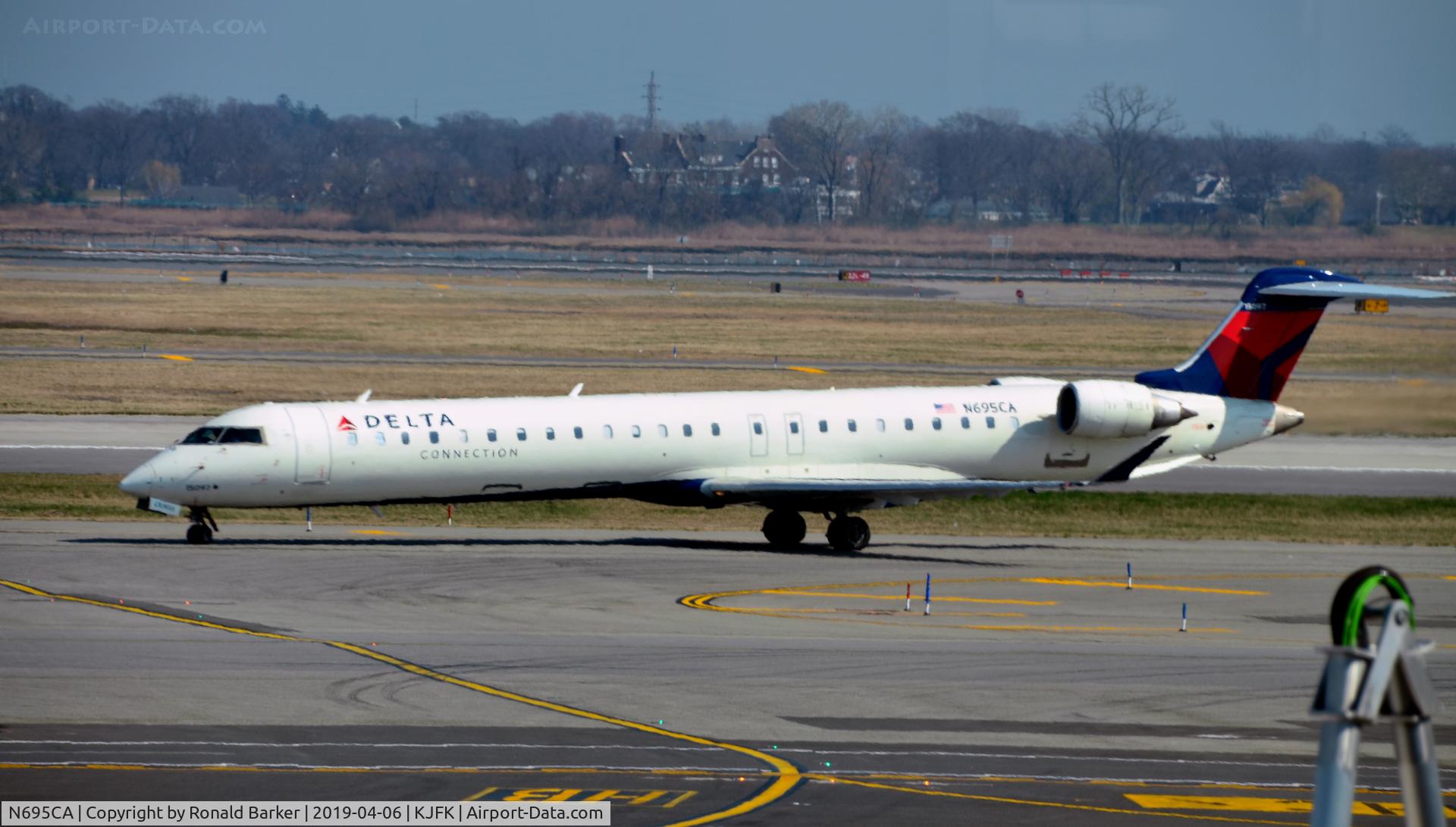 N695CA, 2006 Bombardier CRJ-900ER (CL-600-2D24) C/N 15097, Taxi JFK