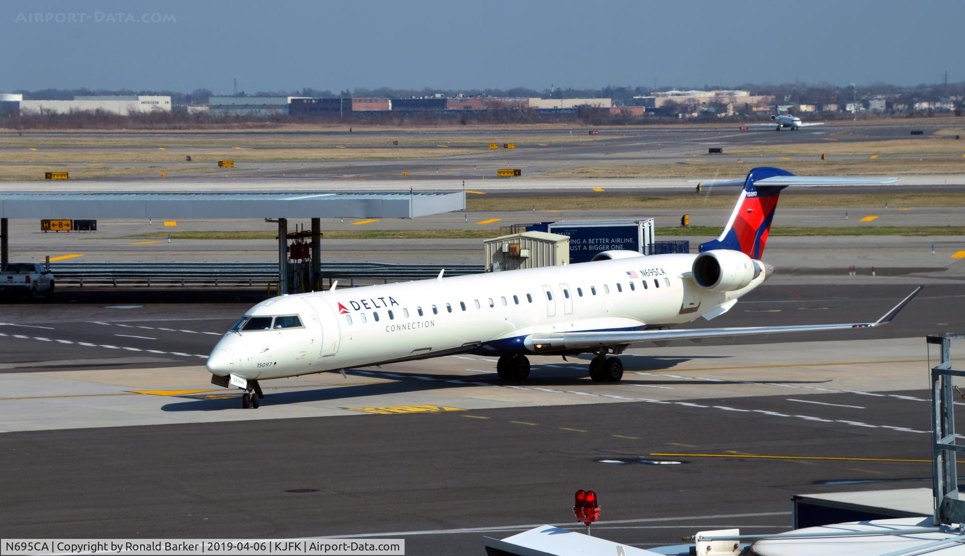N695CA, 2006 Bombardier CRJ-900ER (CL-600-2D24) C/N 15097, Taxi JFK