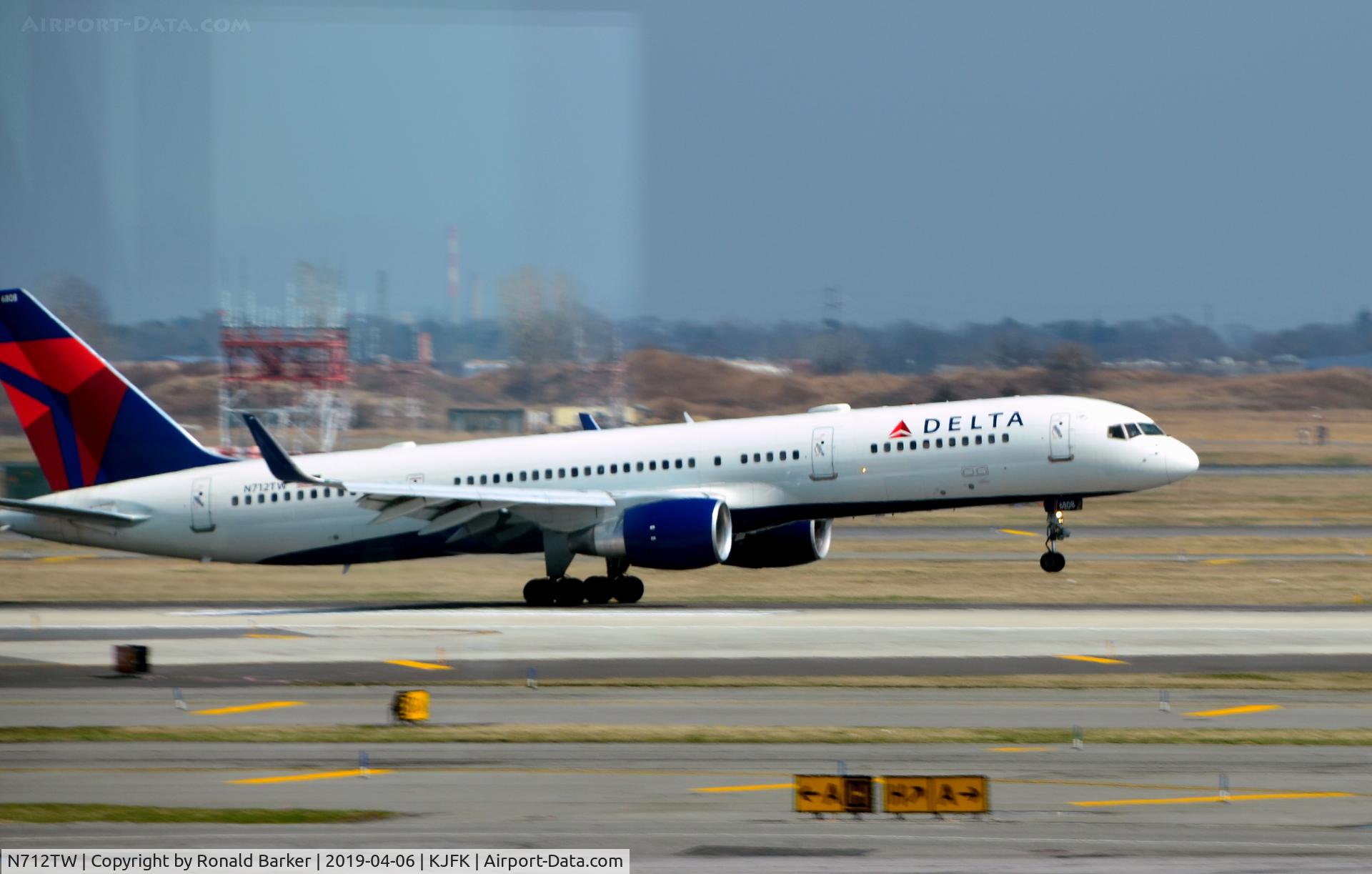 N712TW, 1997 Boeing 757-2Q8 C/N 27624, Landing JFK
