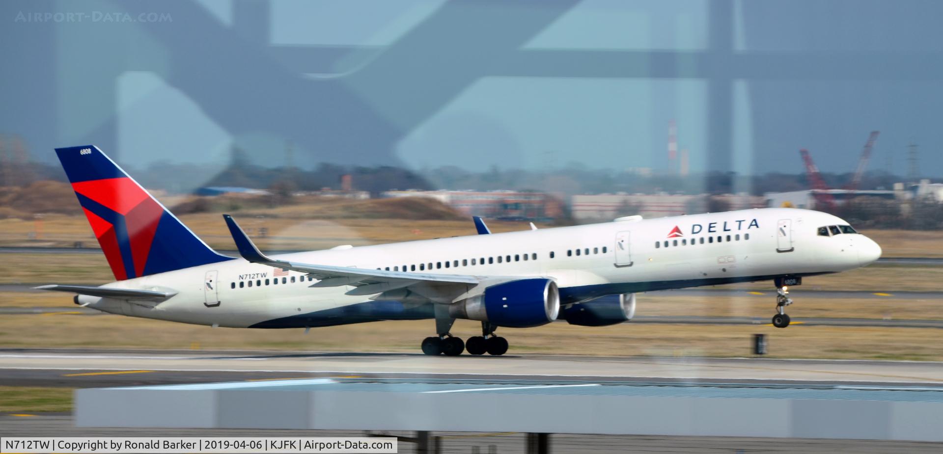 N712TW, 1997 Boeing 757-2Q8 C/N 27624, Takeoff JFK