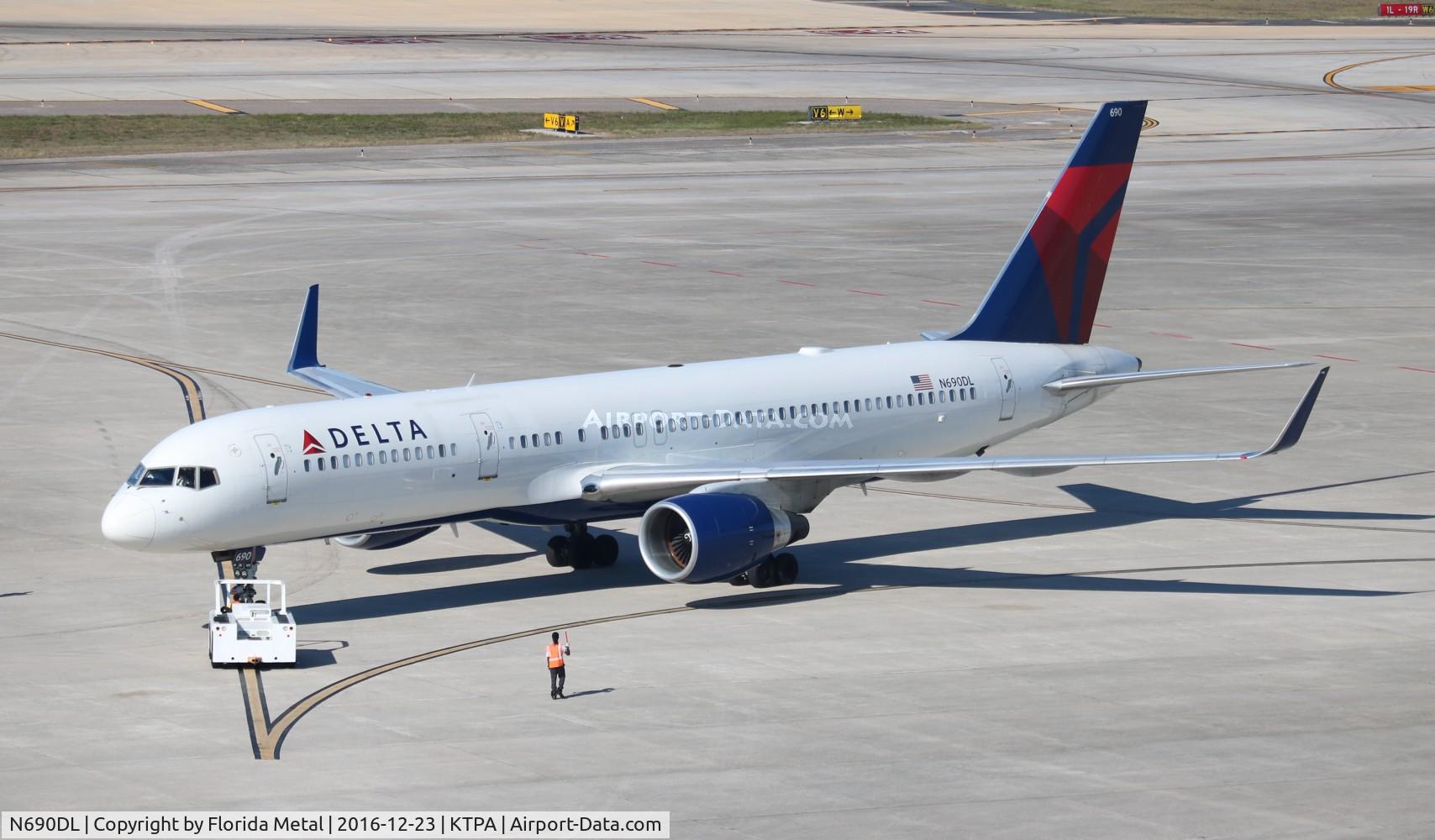 N690DL, 1998 Boeing 757-232 C/N 27585, TPA 2016