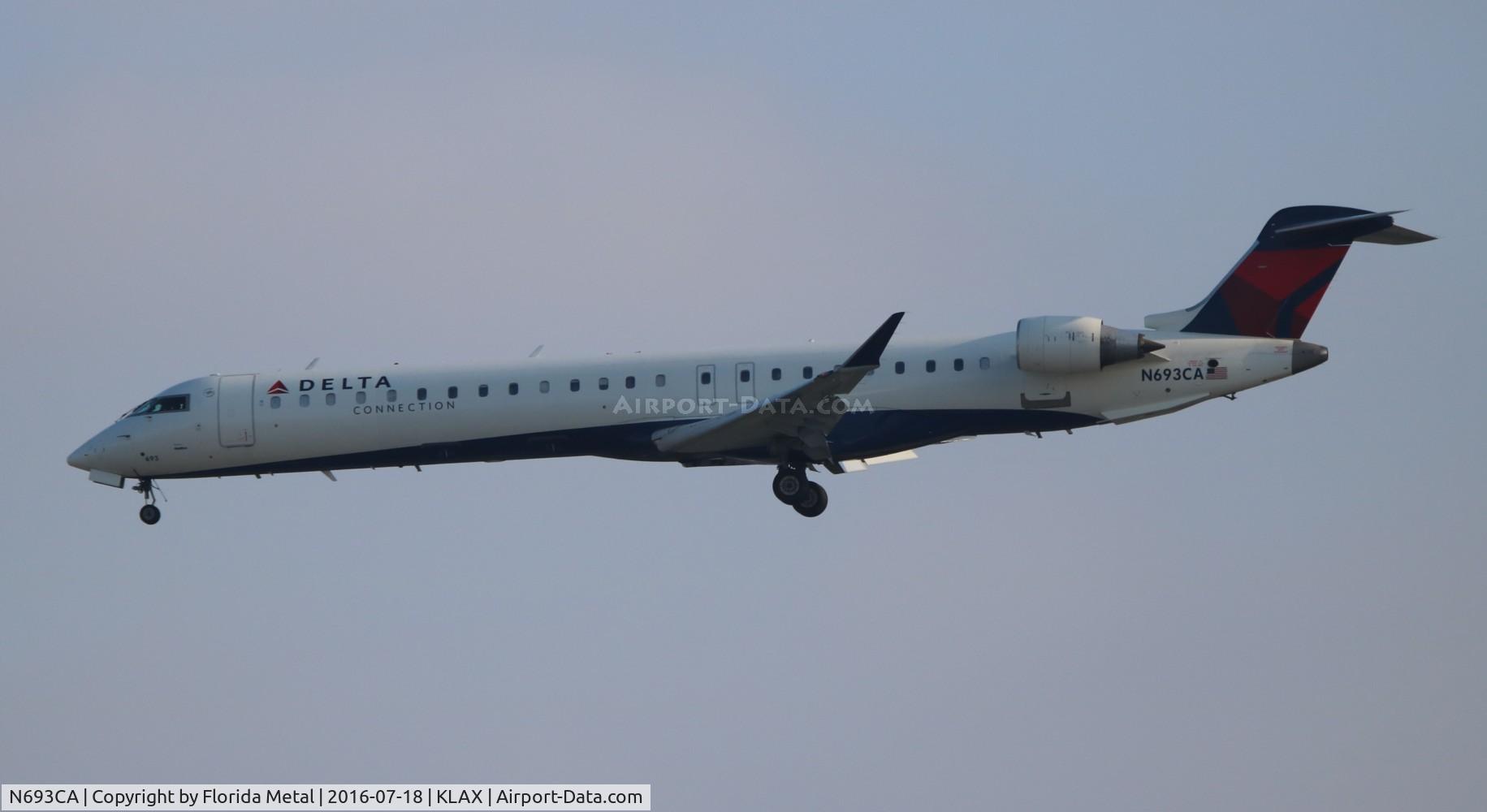 N693CA, 2006 Bombardier CRJ-900ER (CL-600-2D24) C/N 15096, LAX 2016