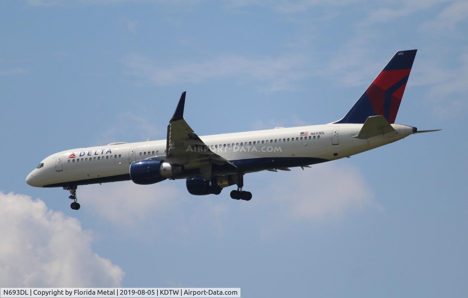 N693DL, 1998 Boeing 757-232 C/N 29725, DTW 2019