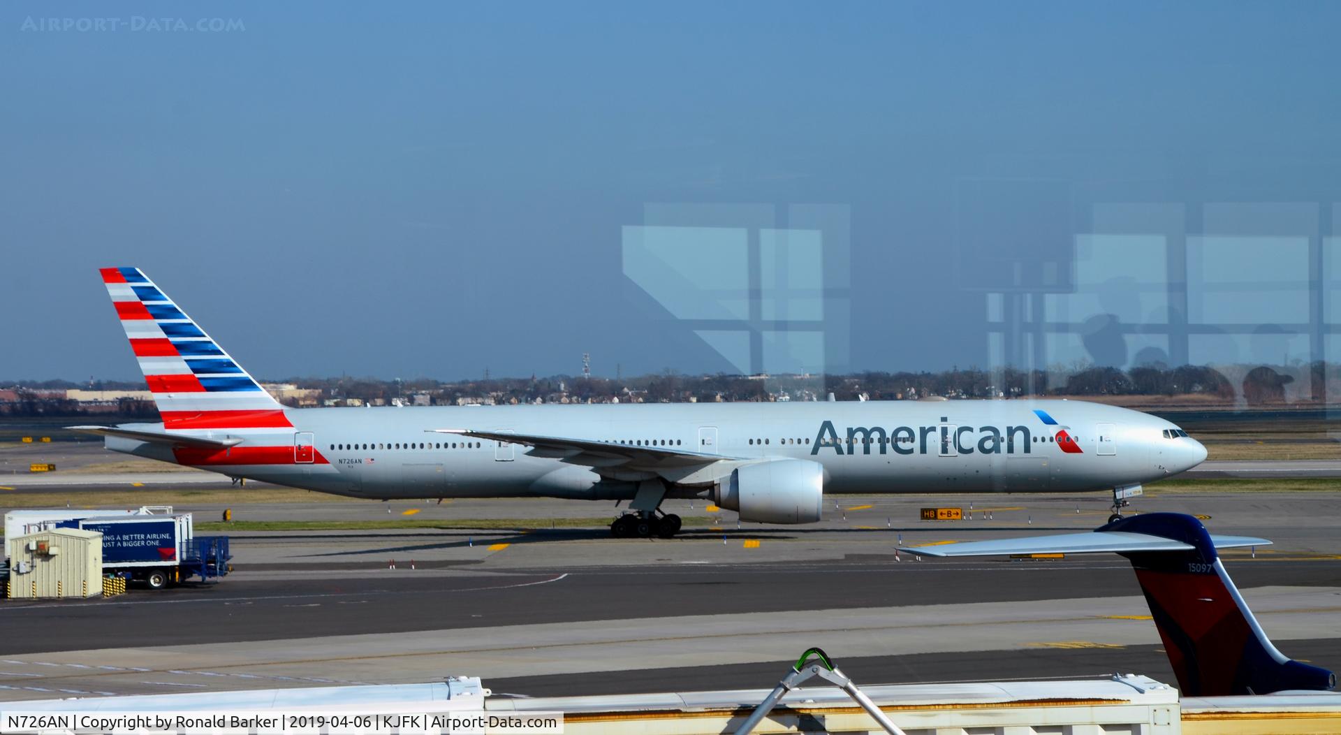 N726AN, 2013 Boeing 777-323/ER C/N 31550, Taxi JFK
