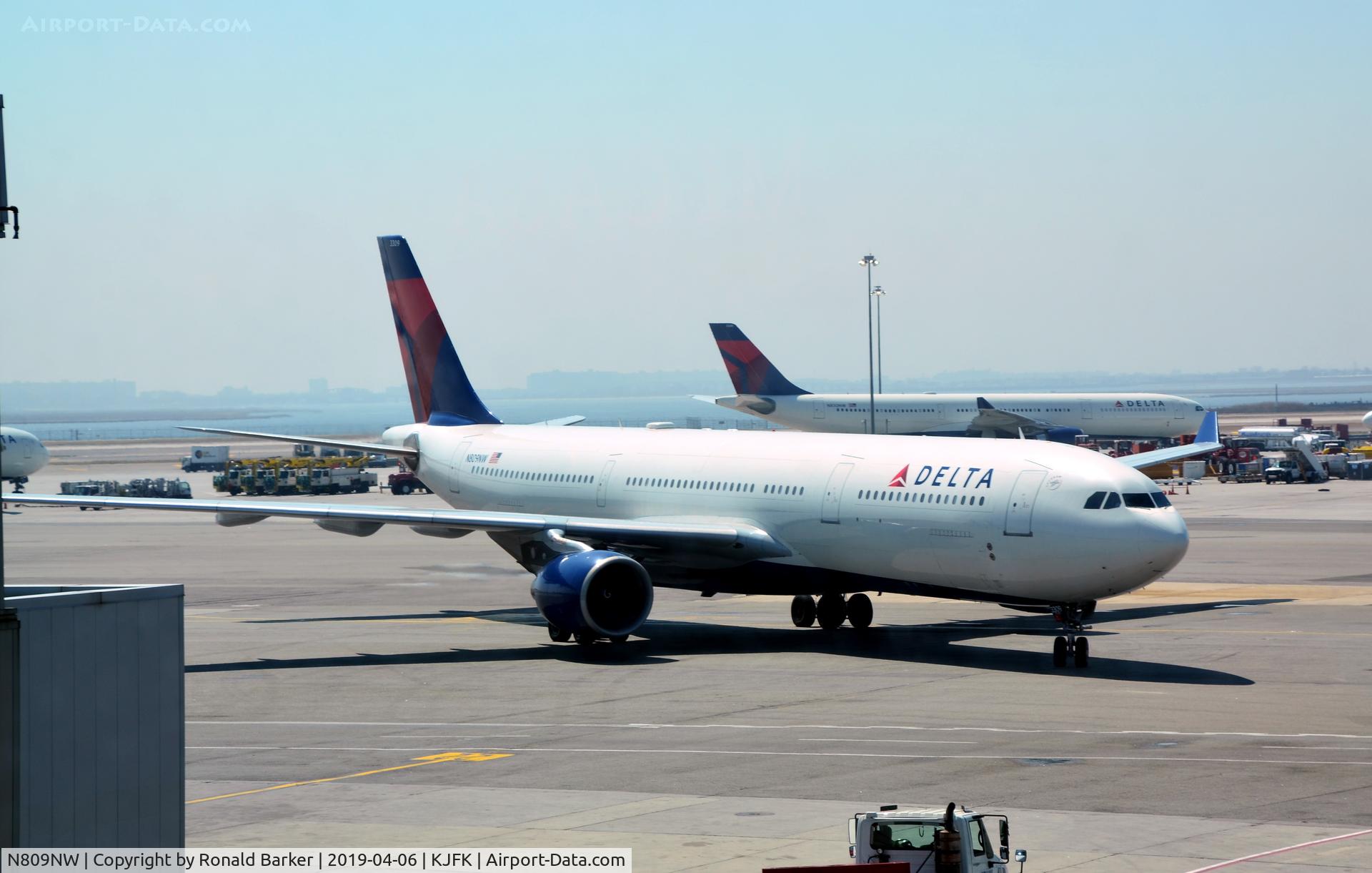 N809NW, 2005 Airbus A330-323 C/N 663, Taxi JFK