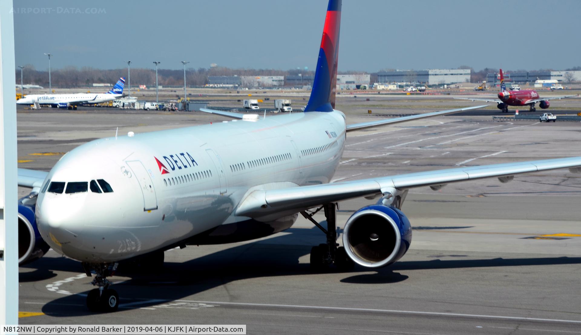 N812NW, 2006 Airbus A330-323 C/N 0784, Gate JFK