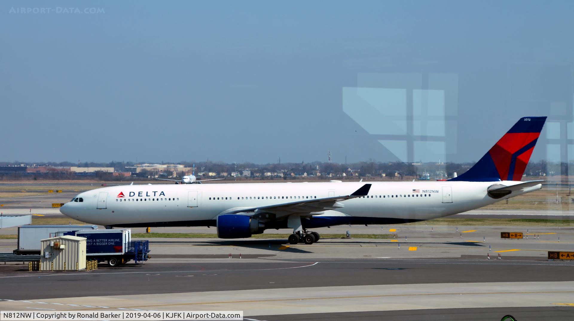N812NW, 2006 Airbus A330-323 C/N 0784, Taxi JFK