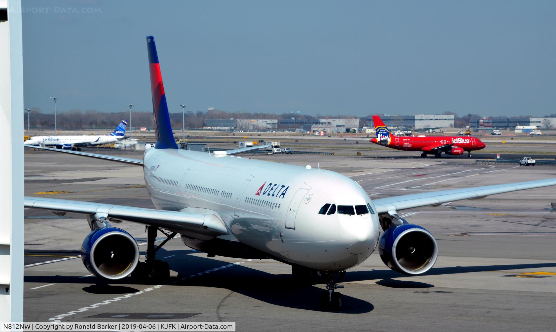 N812NW, 2006 Airbus A330-323 C/N 0784, Taxi JFK
